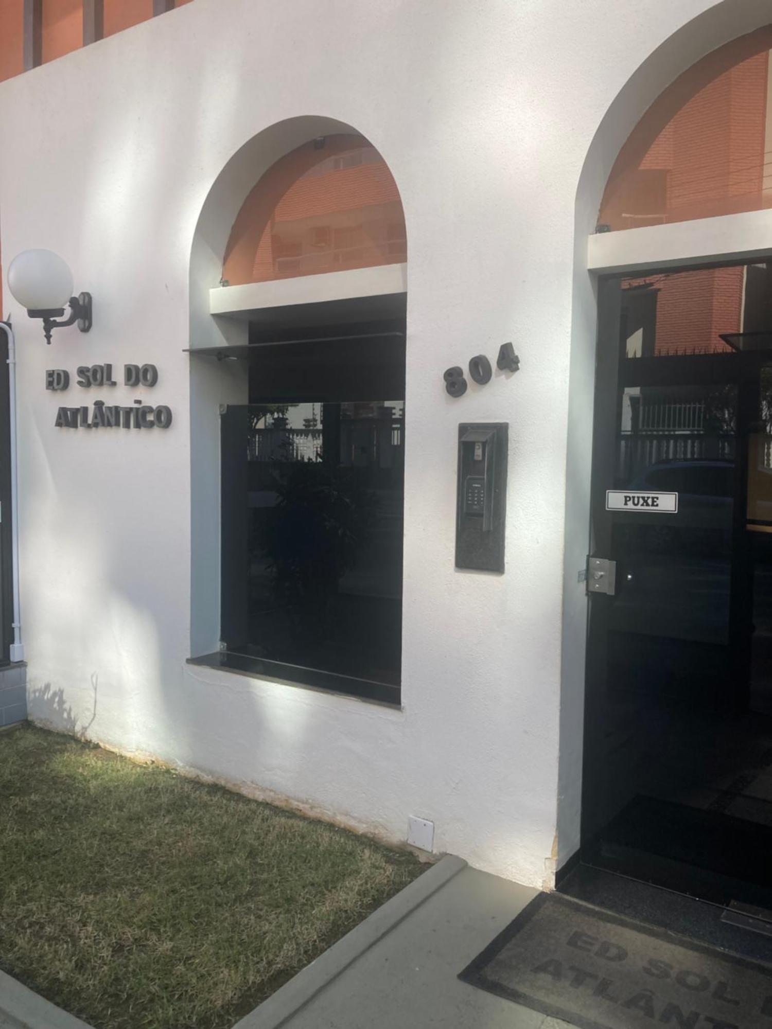 No Centro De *